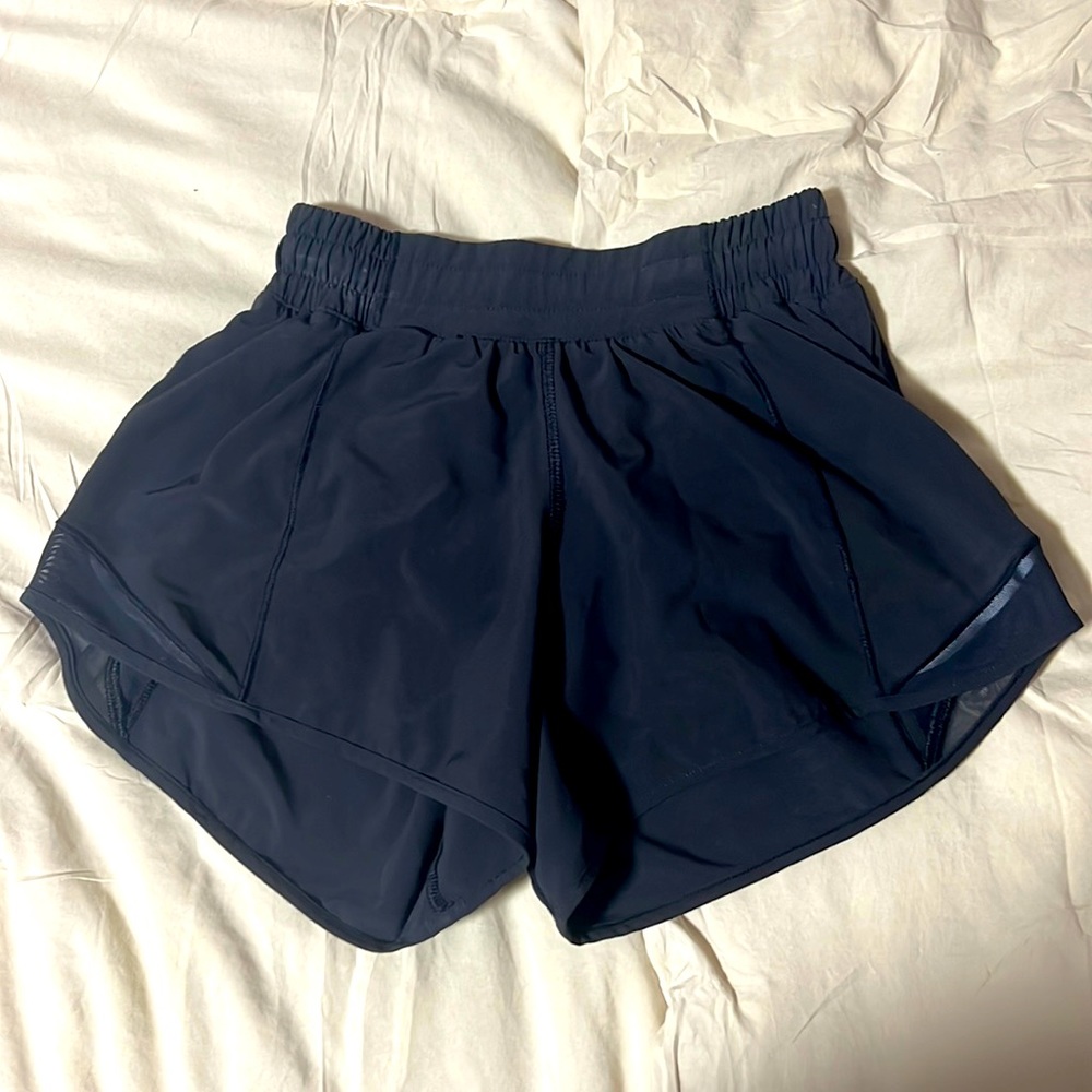 black lululemon shorts